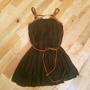 Pleated dress with leather straps Sz M green